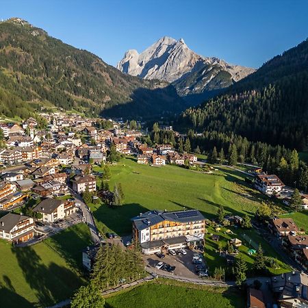 Dolomiten Hotel Irma Canazei Eksteriør billede