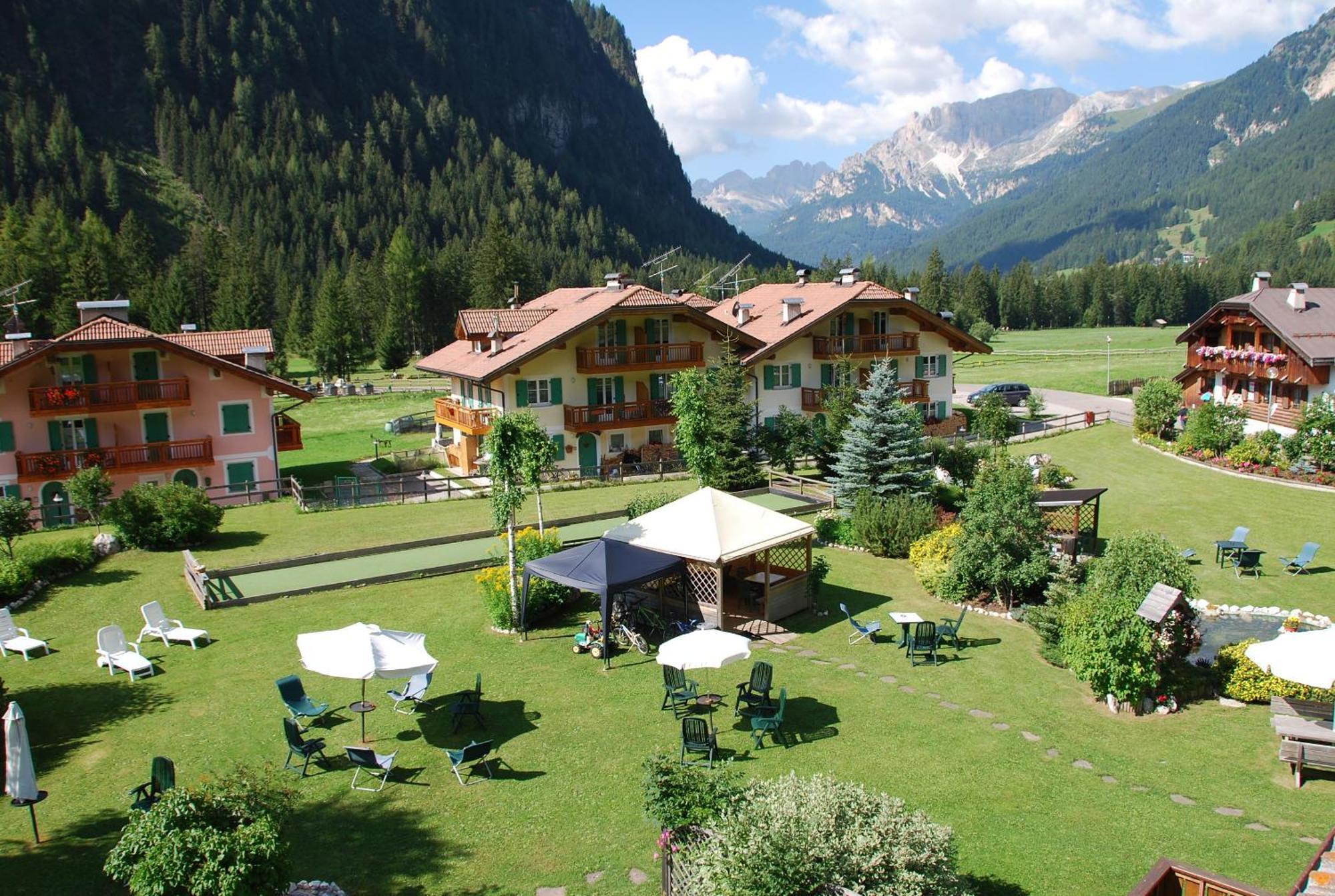 Dolomiten Hotel Irma Canazei Eksteriør billede