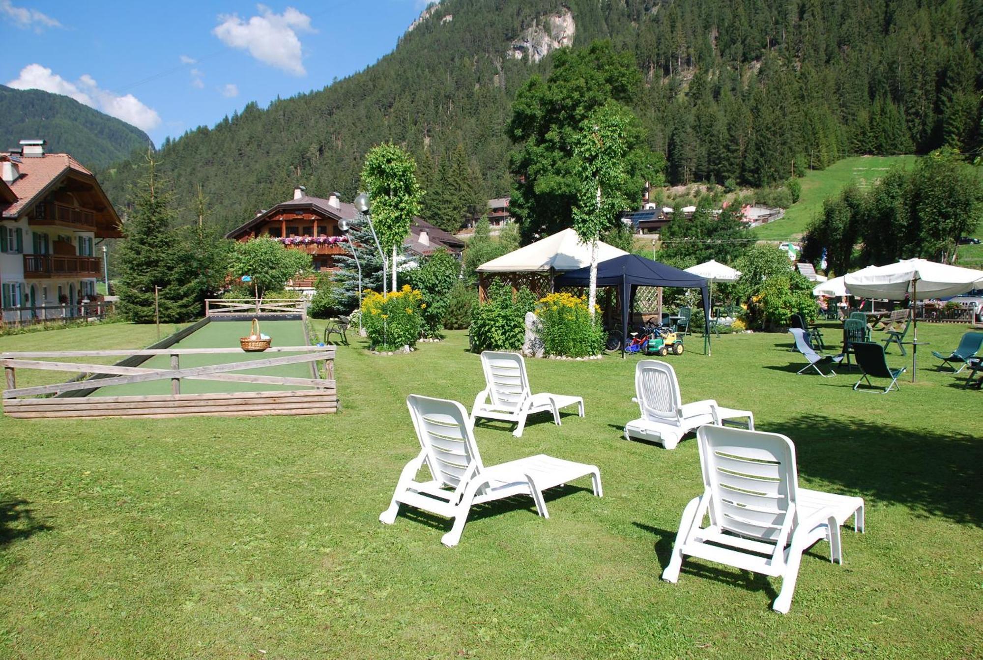 Dolomiten Hotel Irma Canazei Eksteriør billede