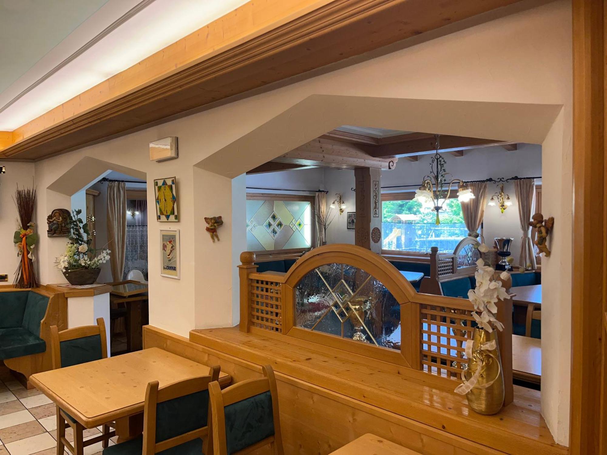 Dolomiten Hotel Irma Canazei Eksteriør billede