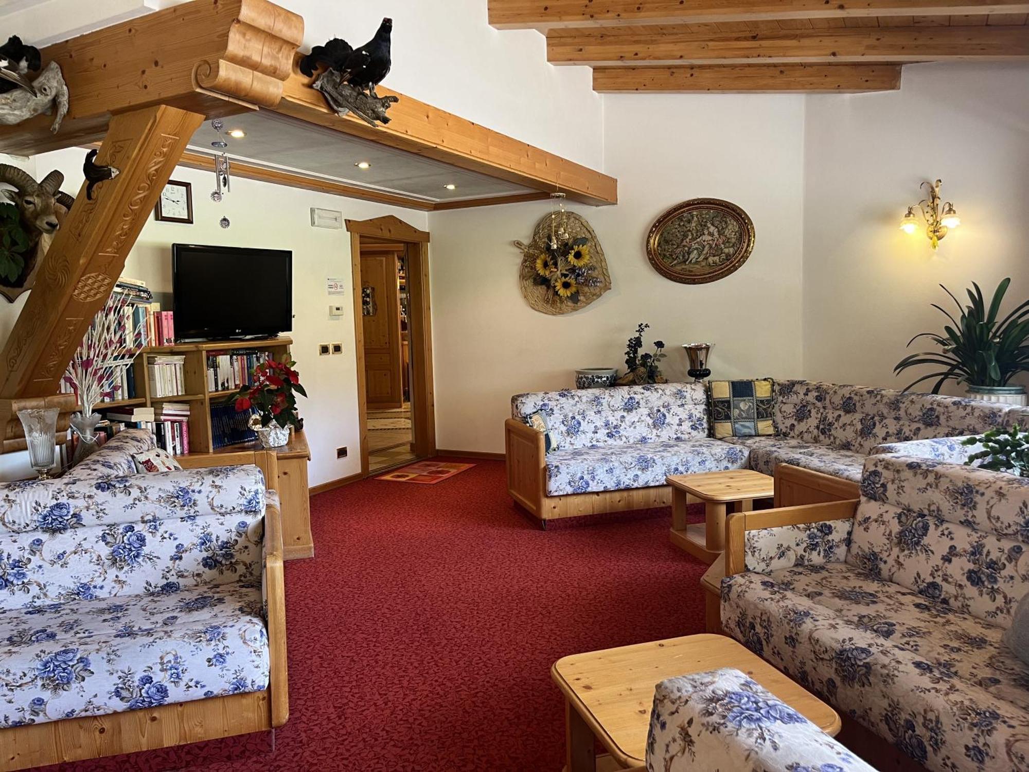Dolomiten Hotel Irma Canazei Eksteriør billede