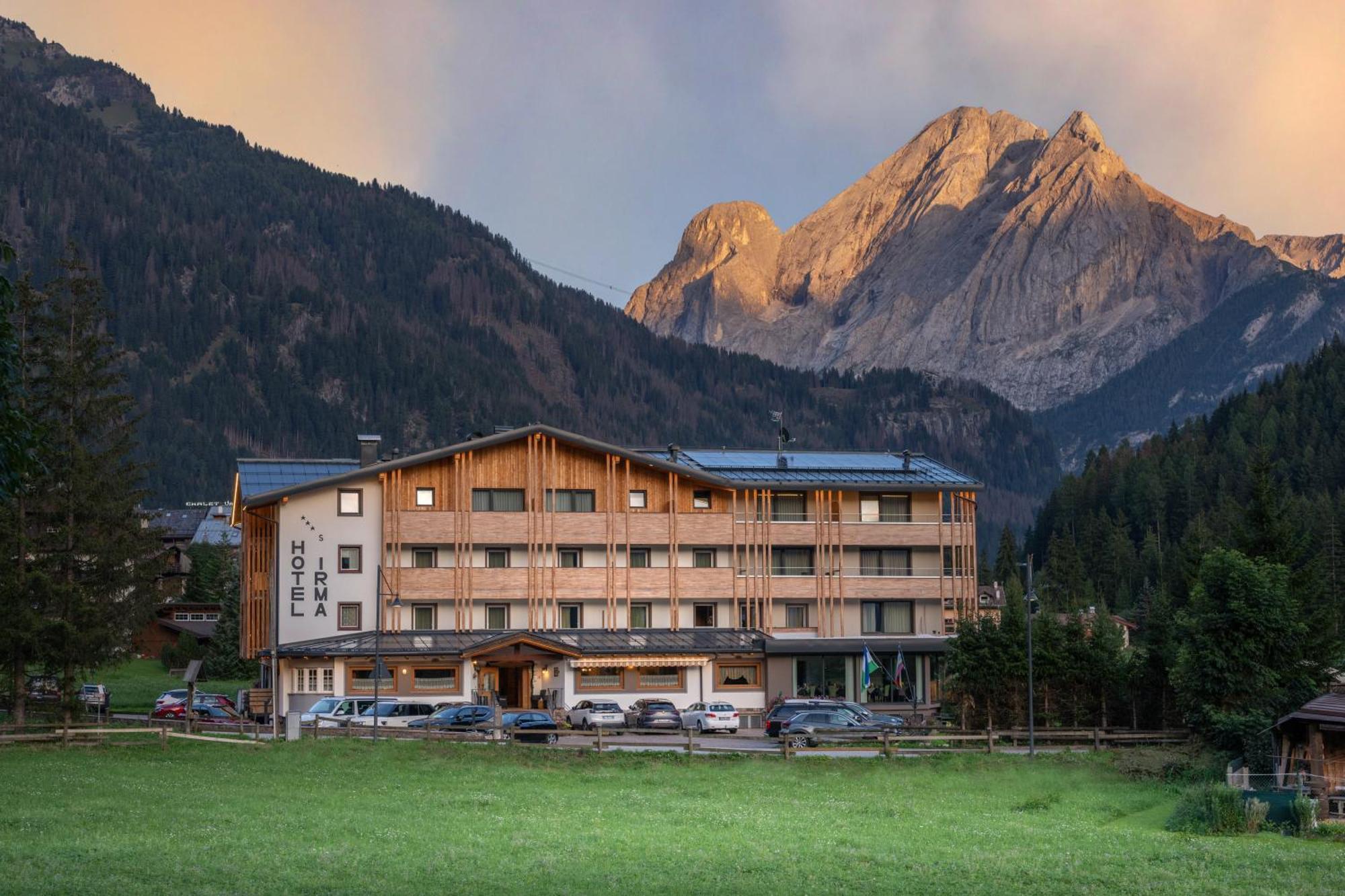 Dolomiten Hotel Irma Canazei Eksteriør billede