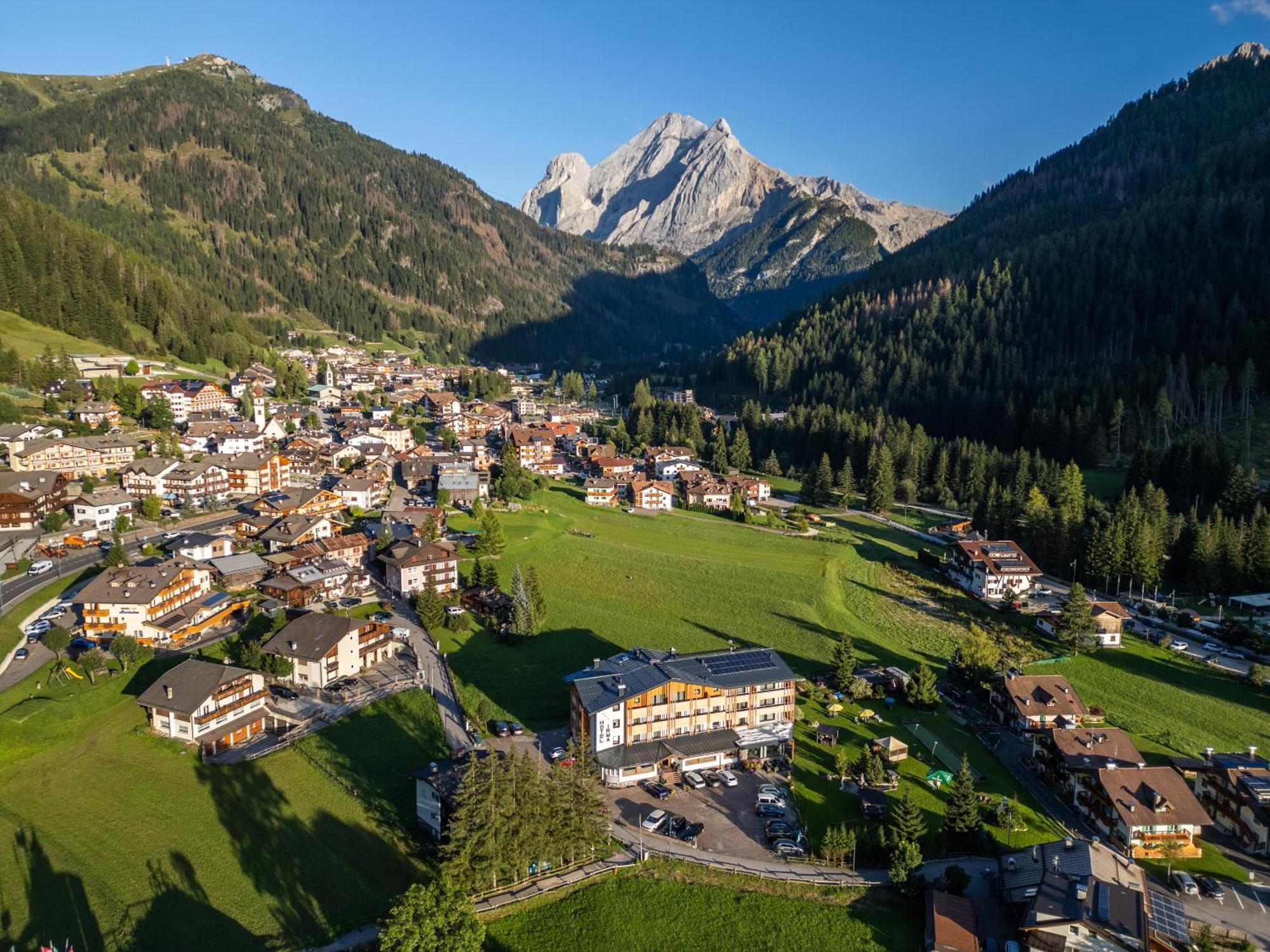 Dolomiten Hotel Irma Canazei Eksteriør billede