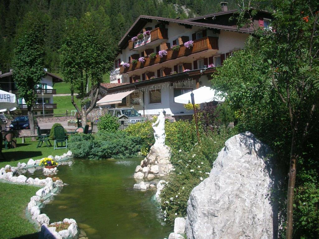 Dolomiten Hotel Irma Canazei Eksteriør billede